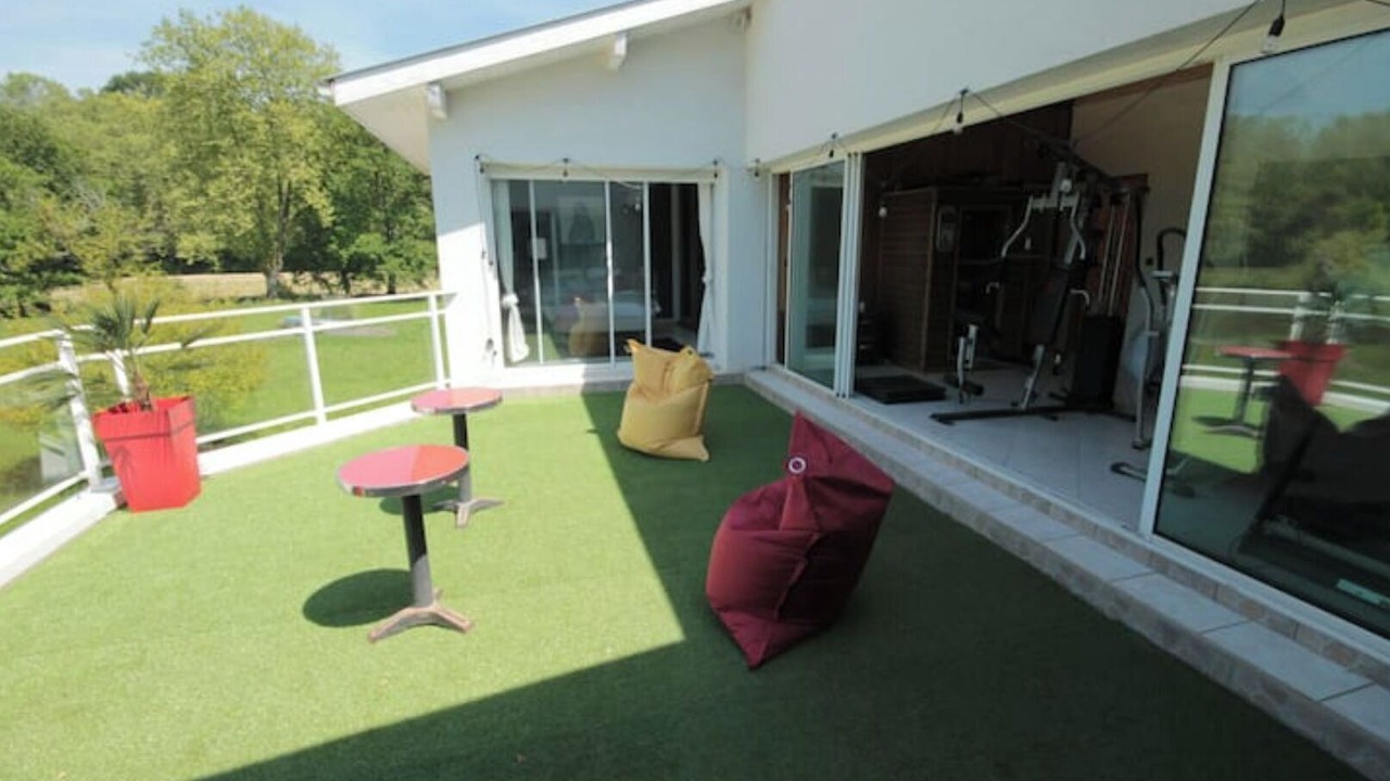 Photo of Patio Balcony in Saint-Laurent-de-Gosse
