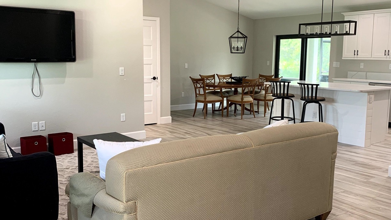 Photo of Livingroom in Englewood East