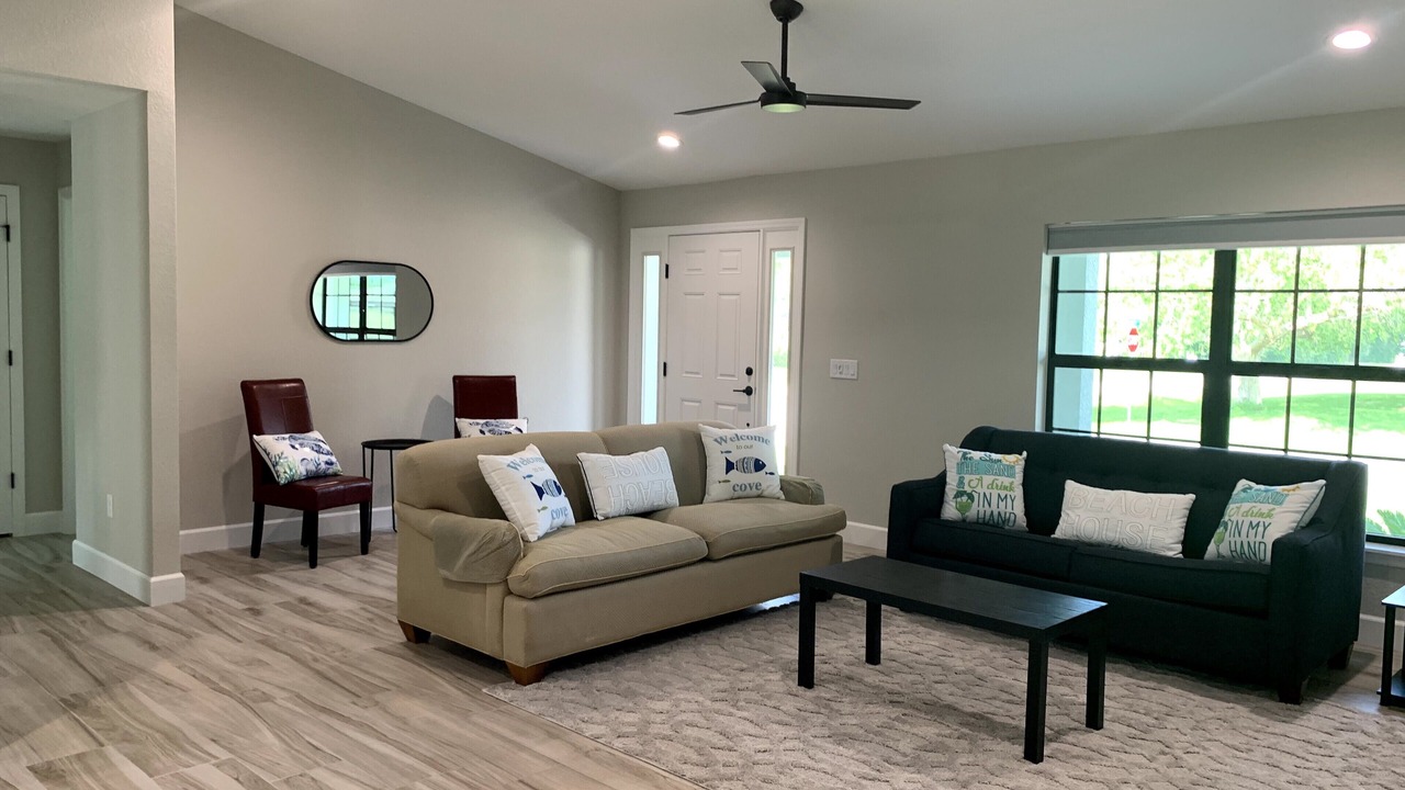 Photo of Livingroom in Englewood East