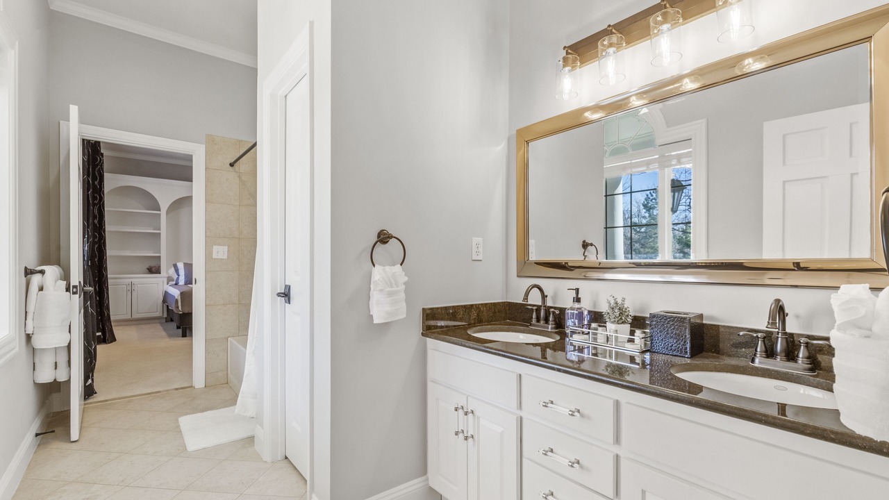 Photo of Bathroom in Bluemont