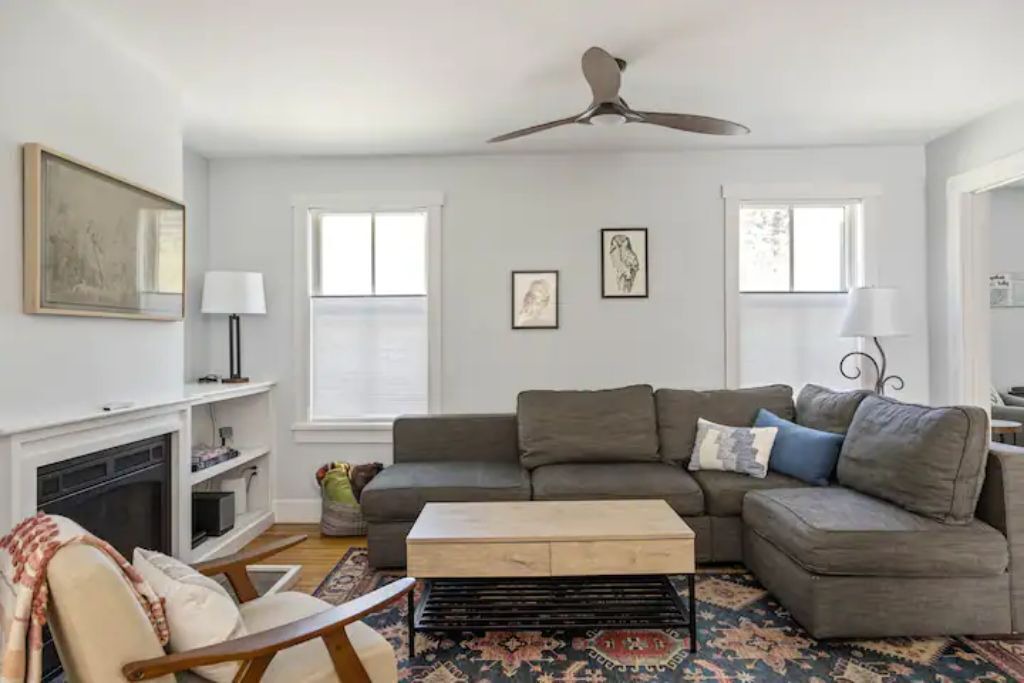 Photo of Livingroom in Warren
