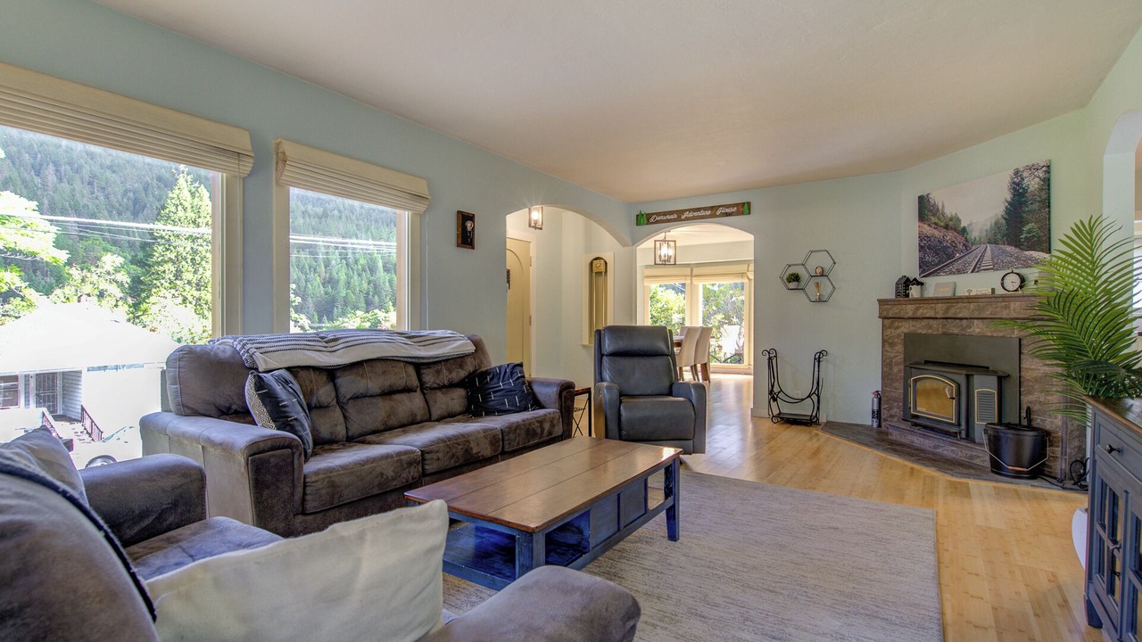 Photo of Livingroom in Dunsmuir
