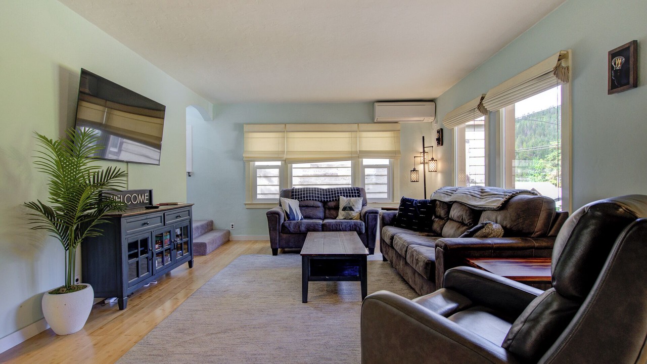 Photo of Livingroom in Dunsmuir