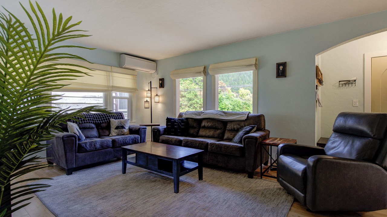Photo of Livingroom in Dunsmuir