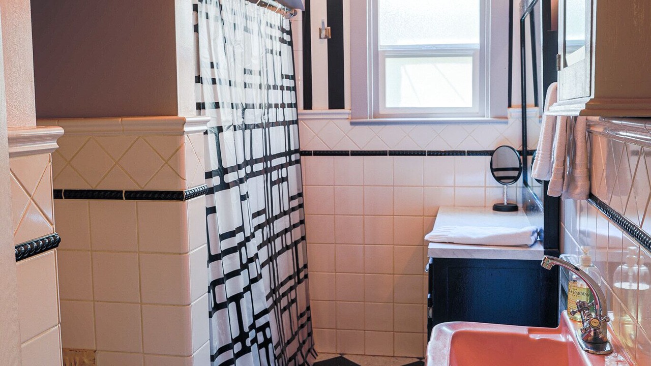 Photo of Bathroom in Dunsmuir