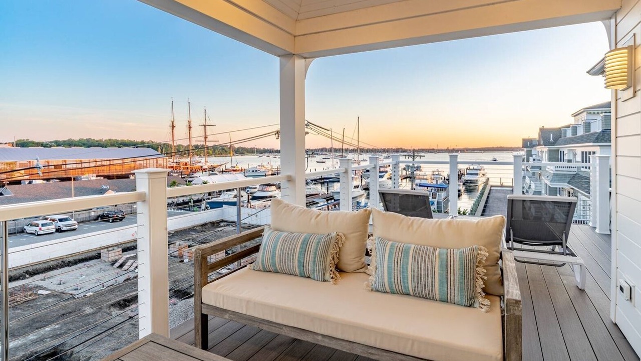 Photo of Patio Balcony in Yachting Village