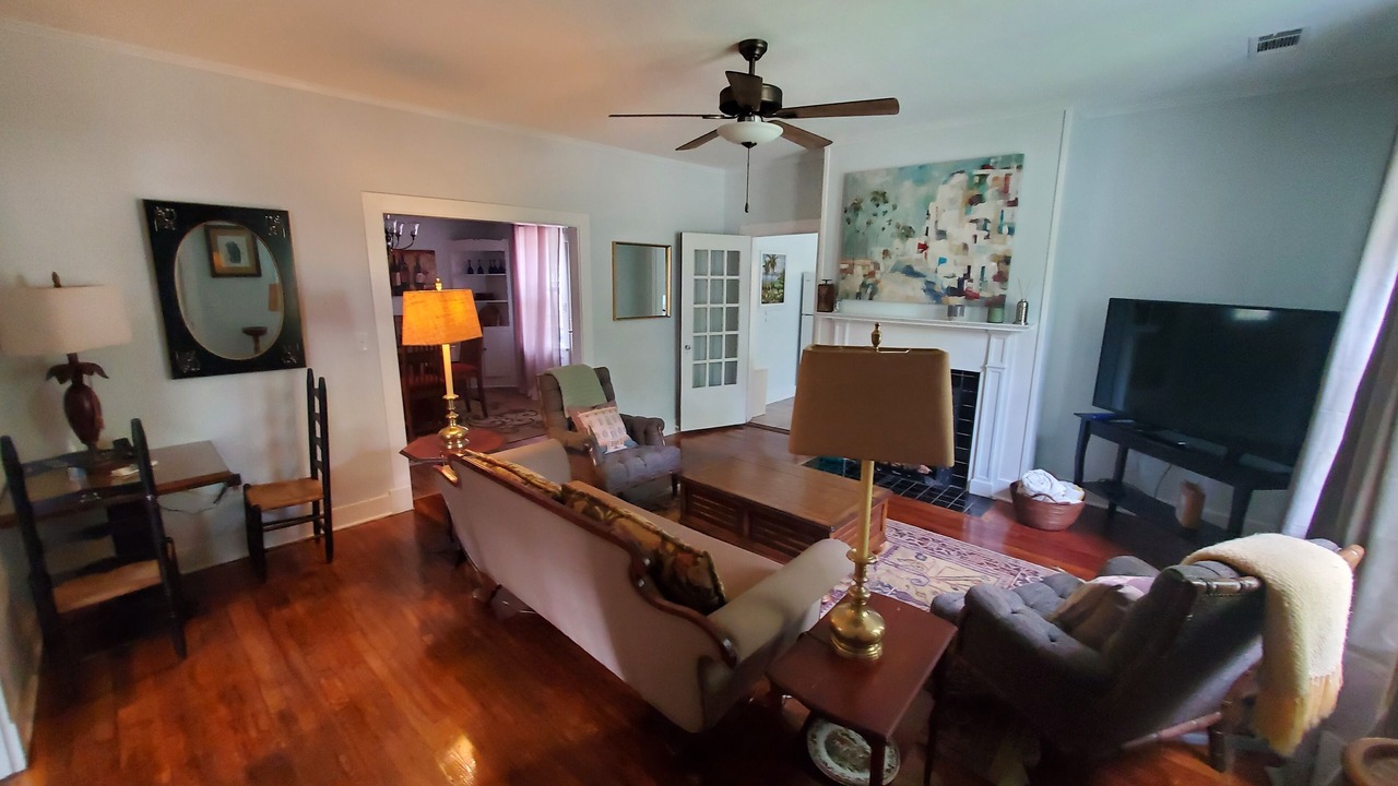 Photo of Livingroom in Canton