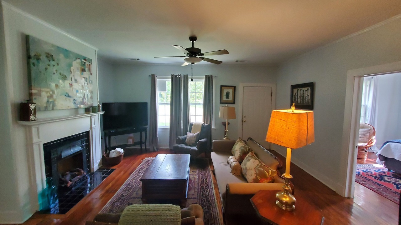 Photo of Livingroom in Canton