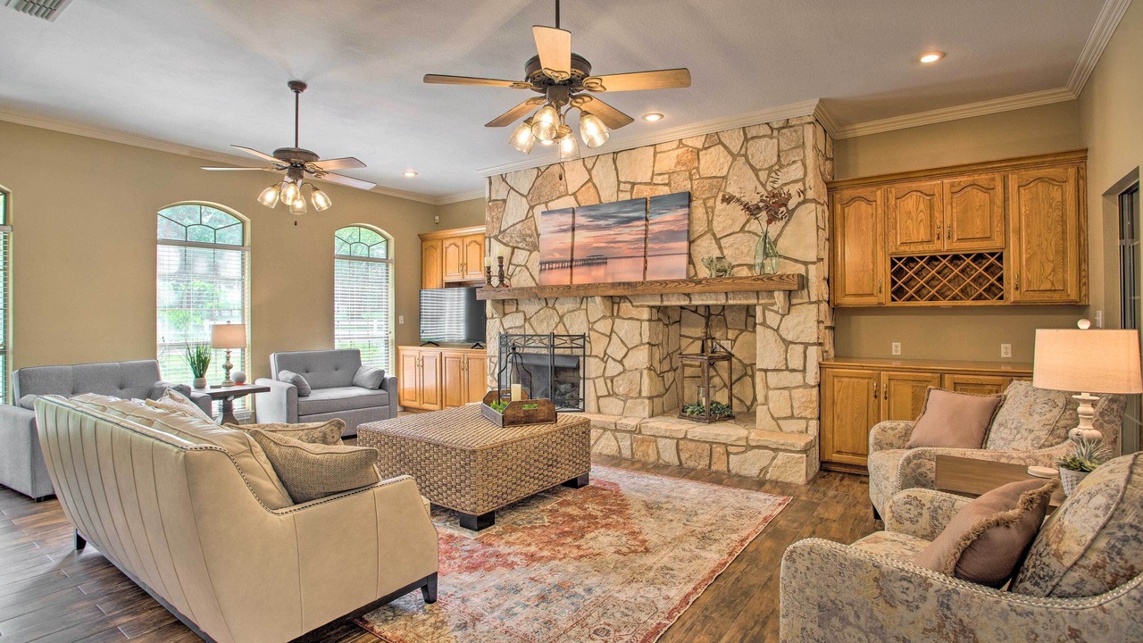 Photo of Livingroom in Emory