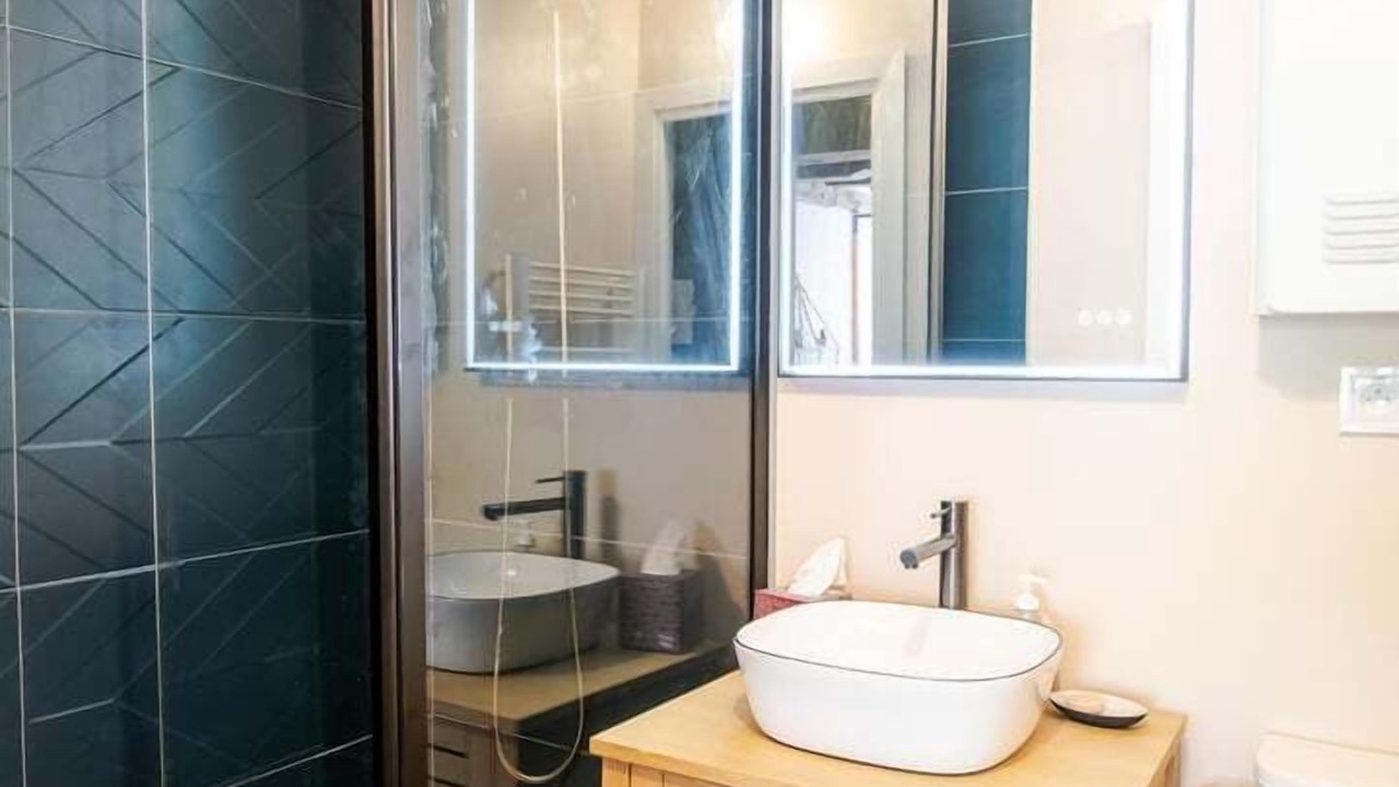 Photo of Bathroom in Tours City Centre