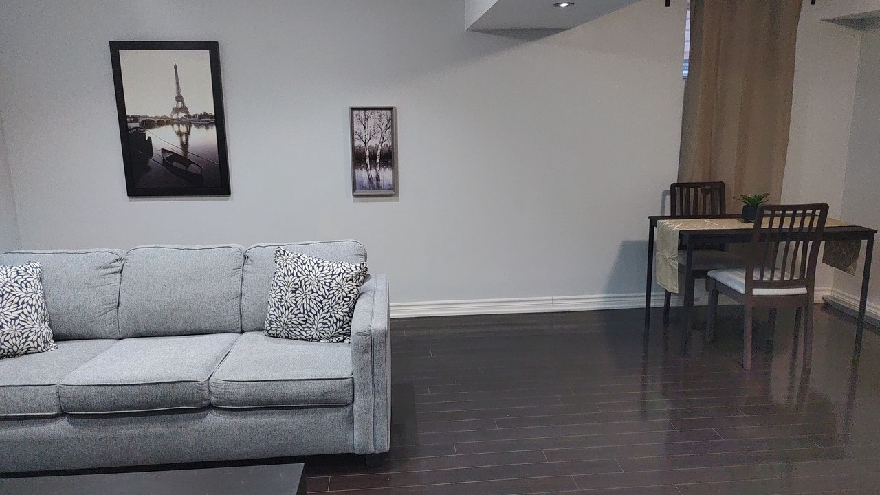 Photo of Livingroom in Halton Regional Municipality