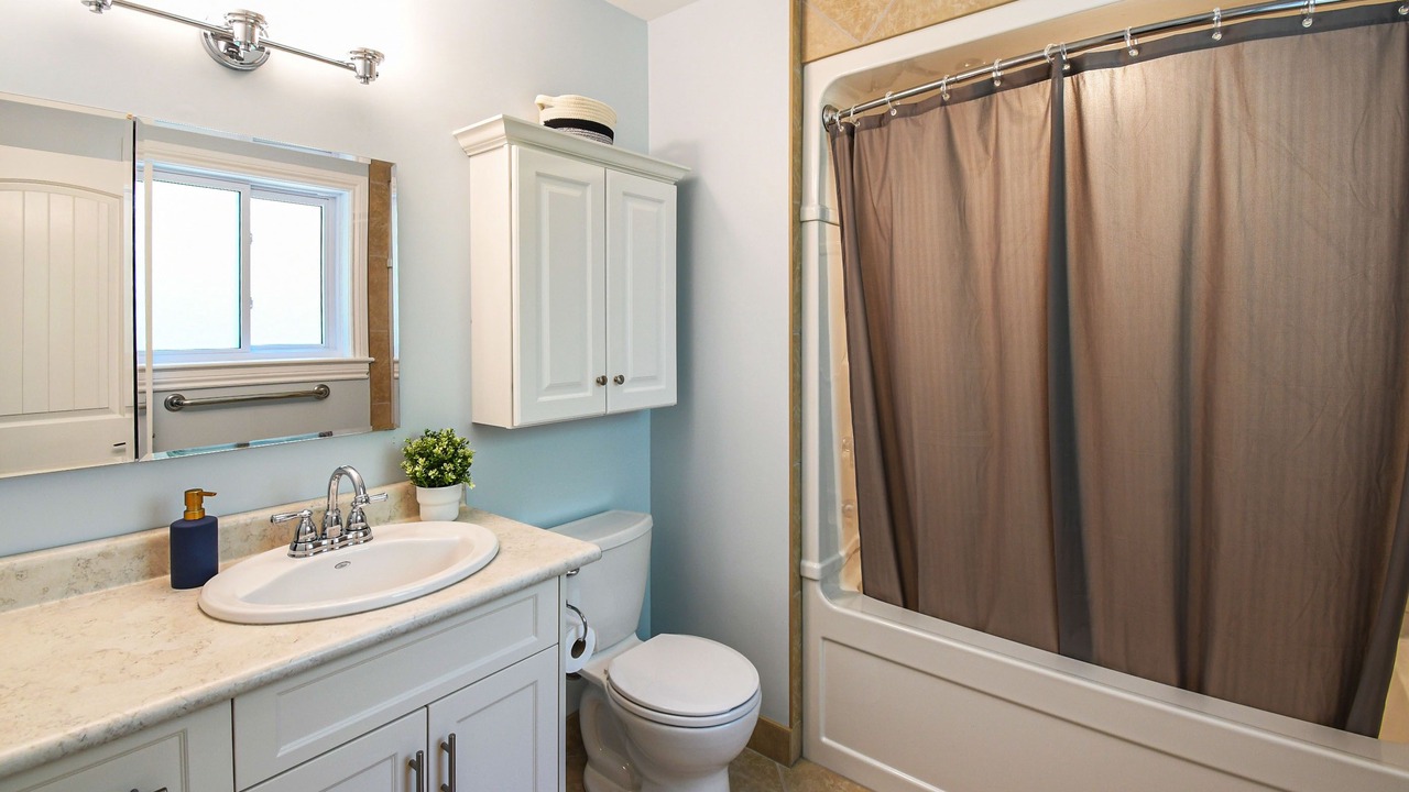 Photo of Bathroom in Frontenac