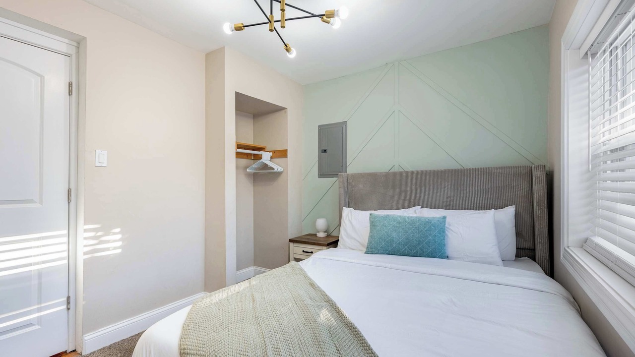 Photo of Bedroom in Lincoln Park