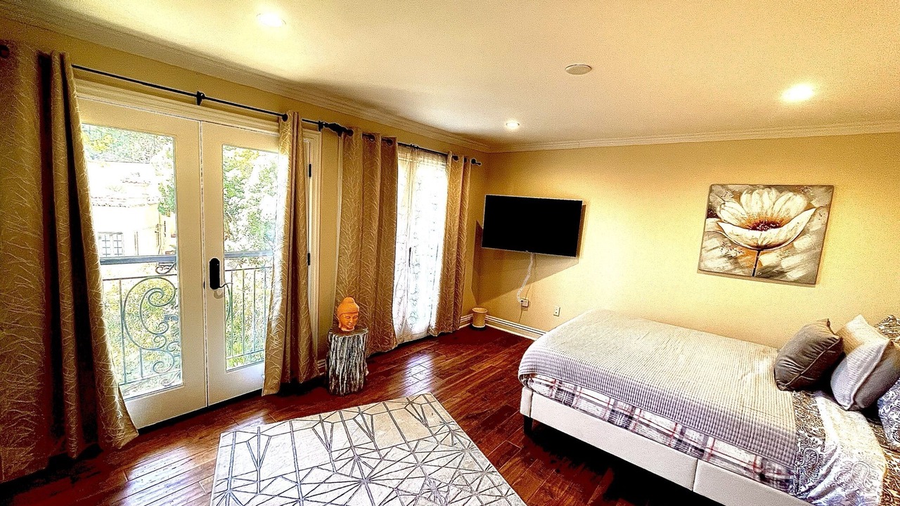 Photo of Bedroom in Beverly Hills