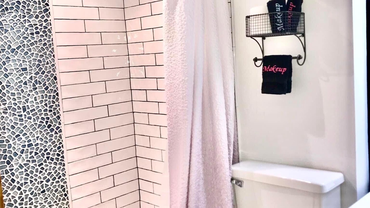 Photo of Bathroom in Flat Hollow Marina