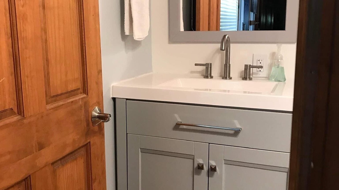 Photo of Bathroom in Flat Hollow Marina