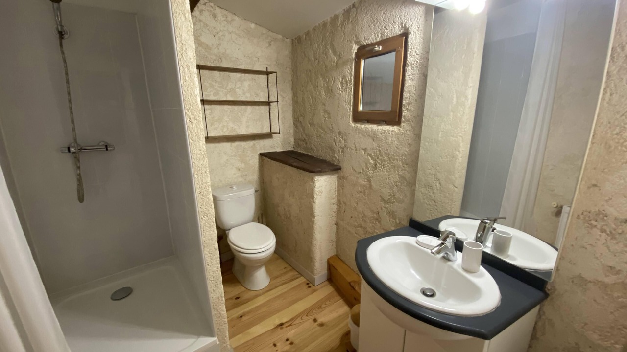 Photo of Bathroom in Homps