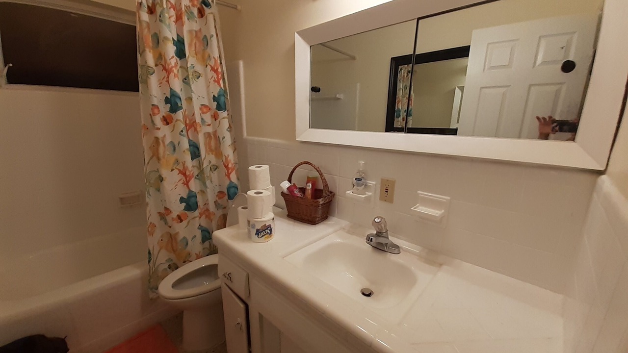Photo of Bathroom in Lake Worth Corridor