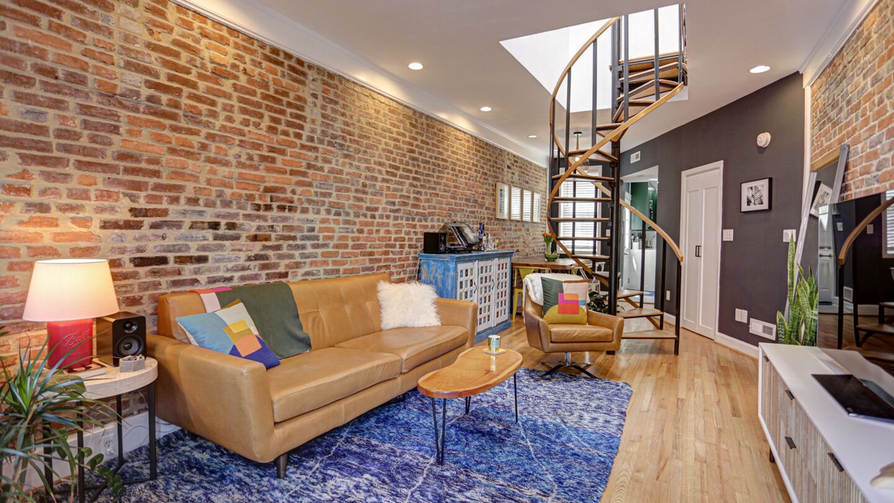 Photo of Livingroom in U Street Corridor