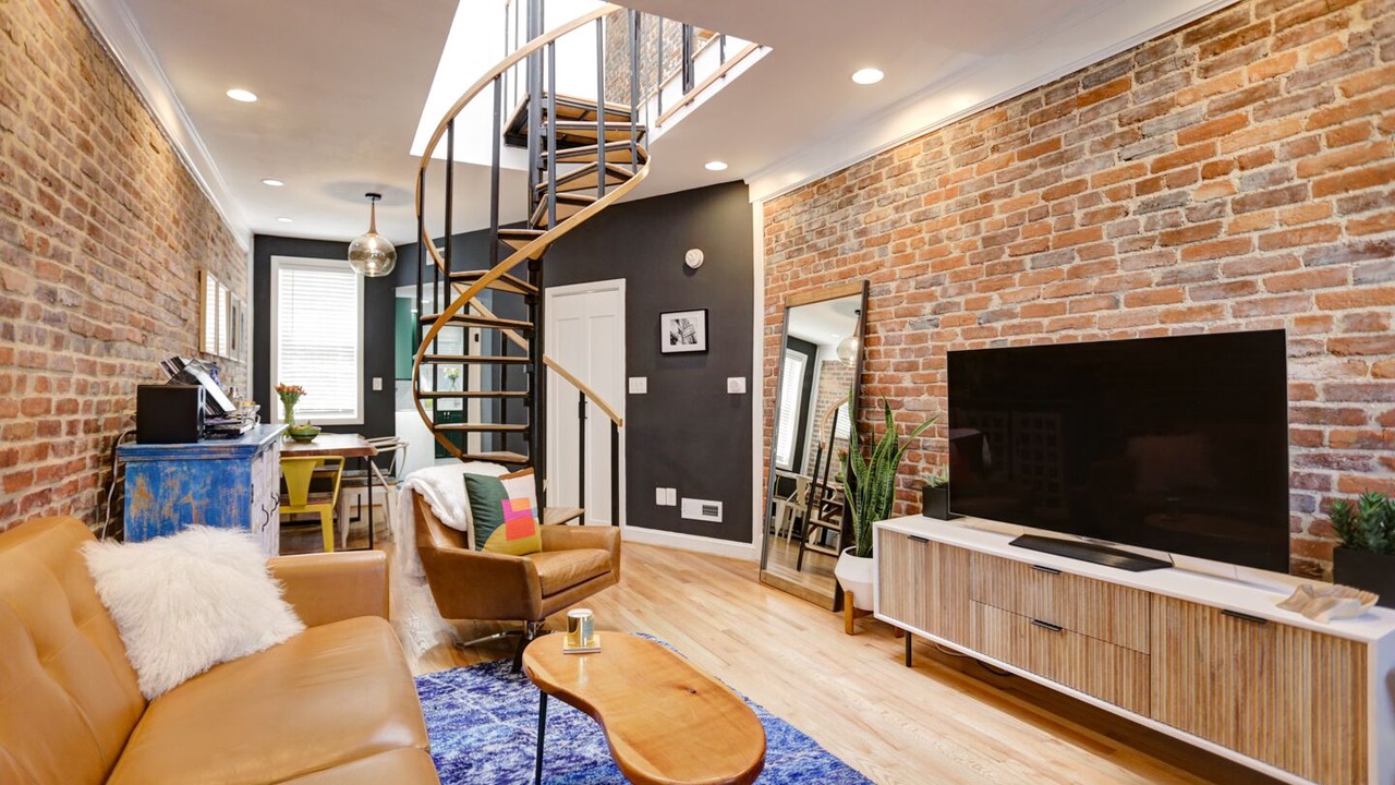 Photo of Livingroom in U Street Corridor