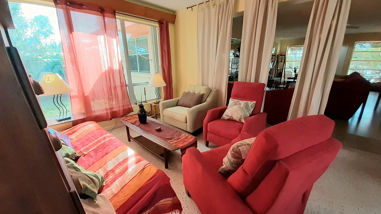 Photo of Livingroom in Lake Worth Corridor