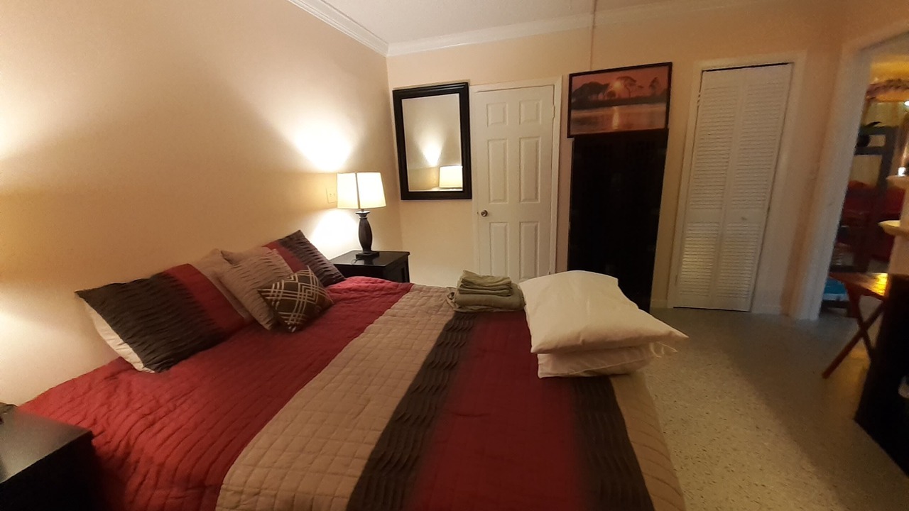 Photo of Bedroom in Lake Worth Corridor