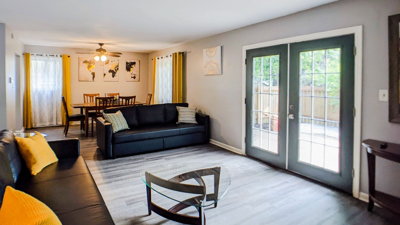 Photo of Livingroom in Lenexa