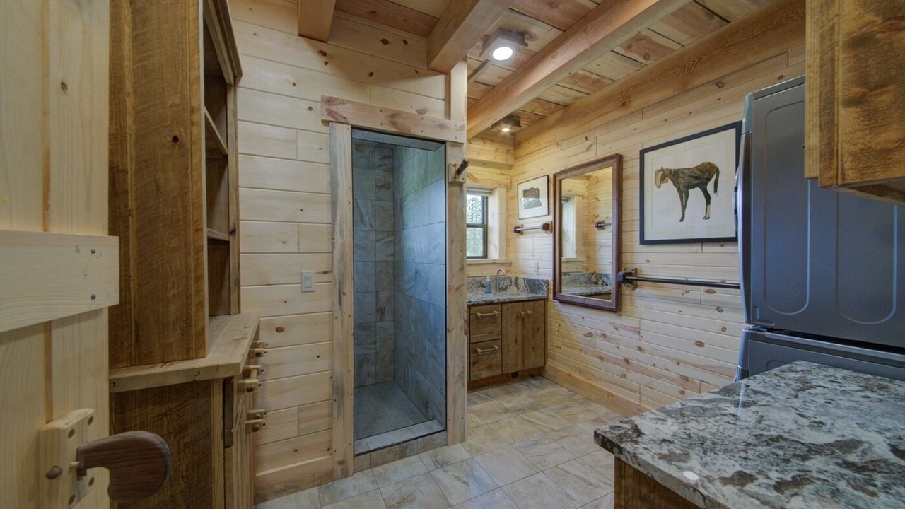 Photo of Bathroom in Colonial Pine Hills
