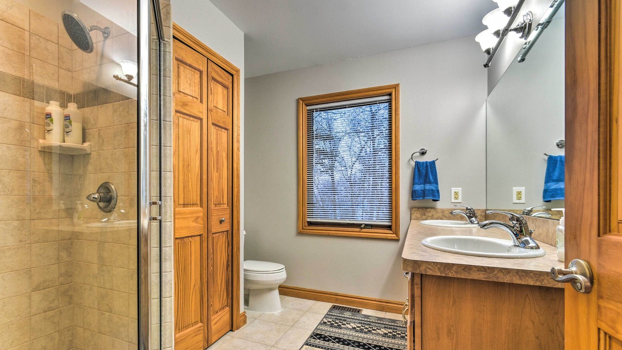 Photo of Bathroom in Applegate