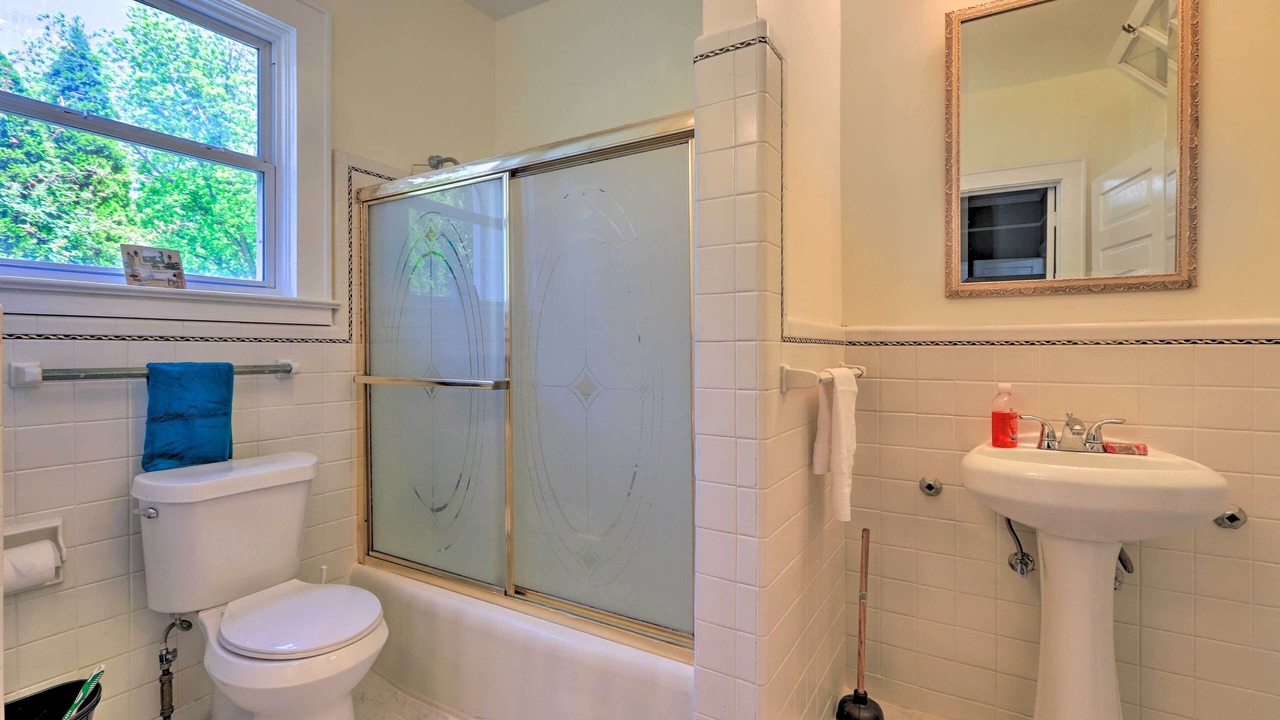 Photo of Bathroom in Lanett