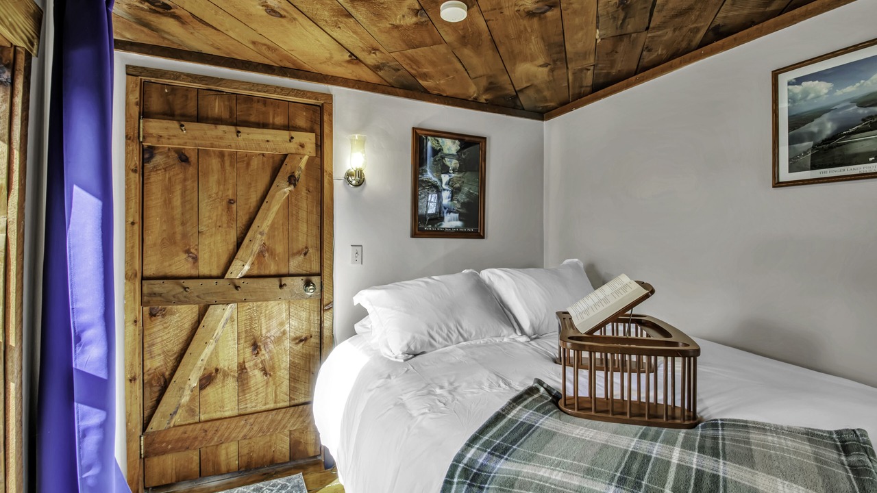 Photo of Bedroom in Akron