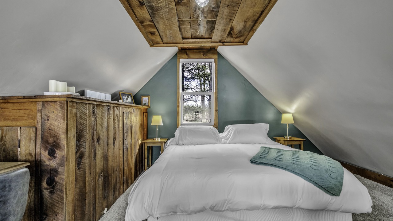 Photo of Bedroom in Akron