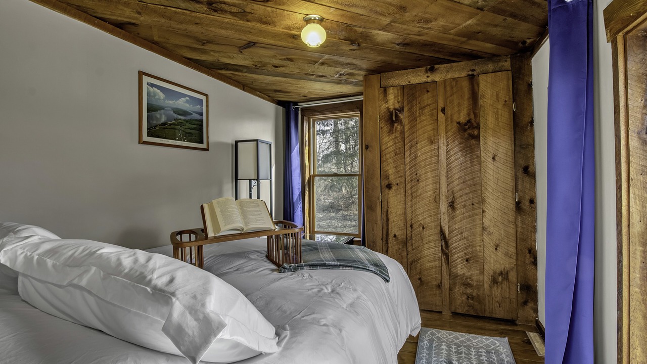 Photo of Bedroom in Akron
