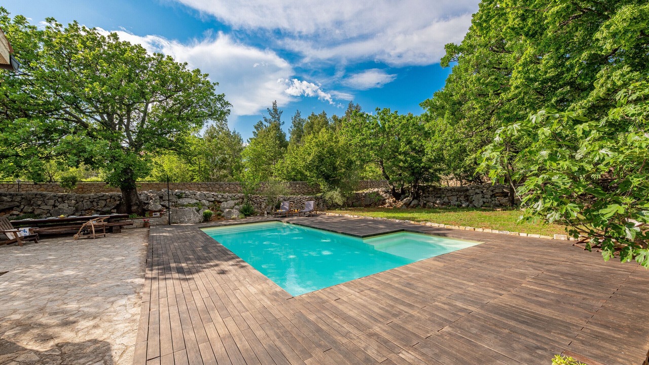 Photo of Outdoor in Seline
