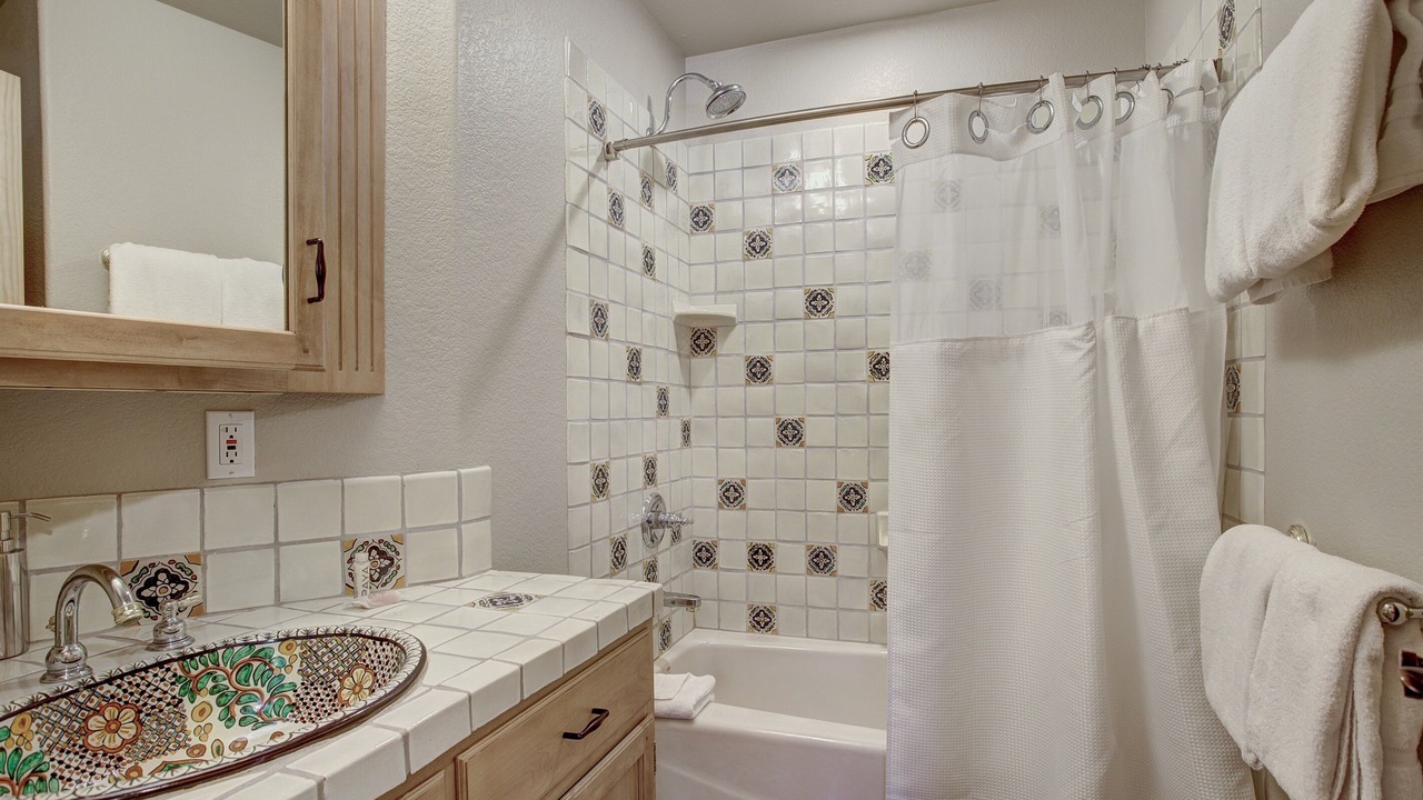 Photo of Bathroom in Warrior's Mark West
