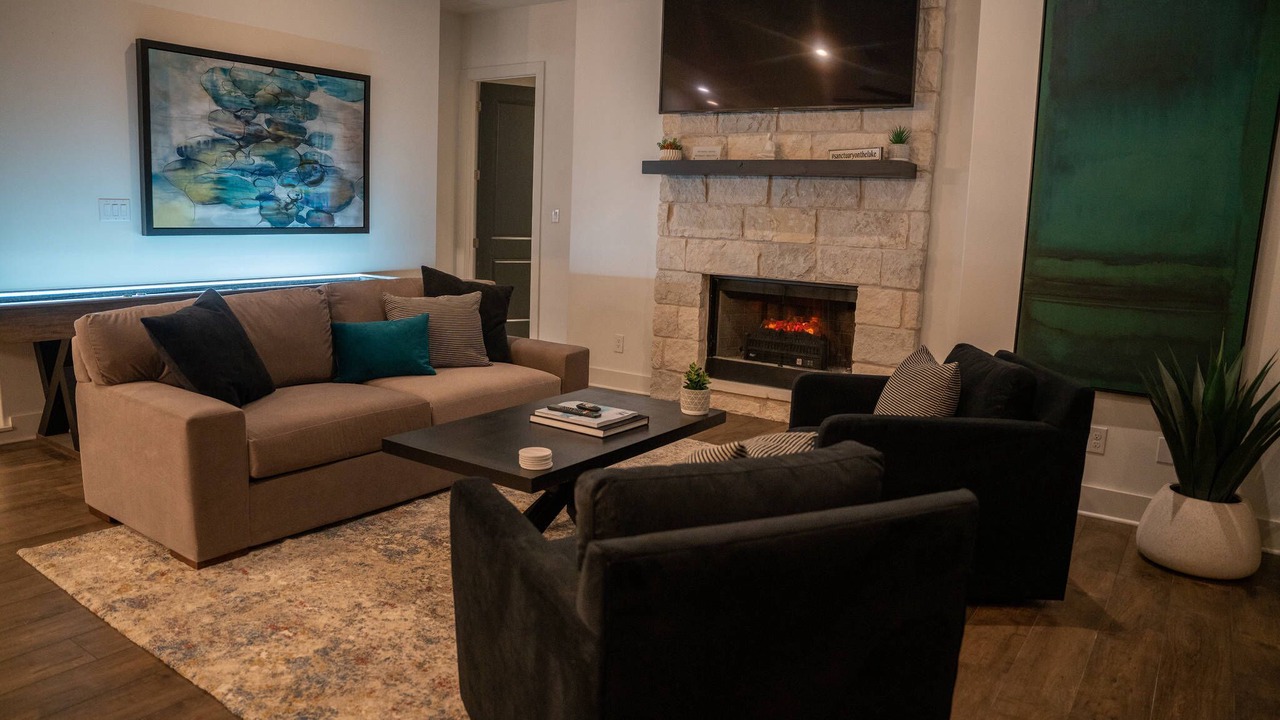 Photo of Livingroom in Waterford On Lake Travis