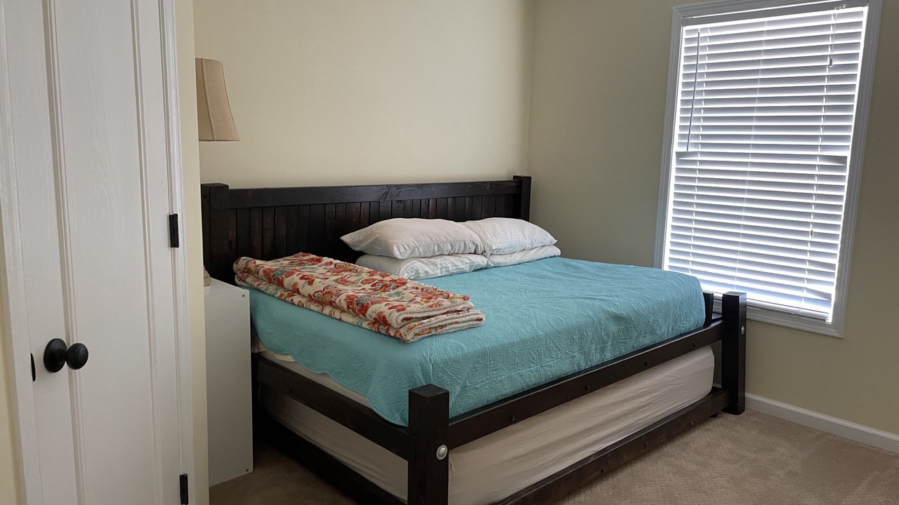 Photo of Bedroom in Linn Valley