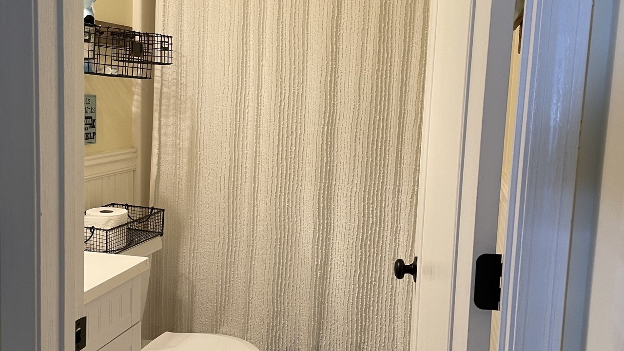 Photo of Bathroom in Linn Valley
