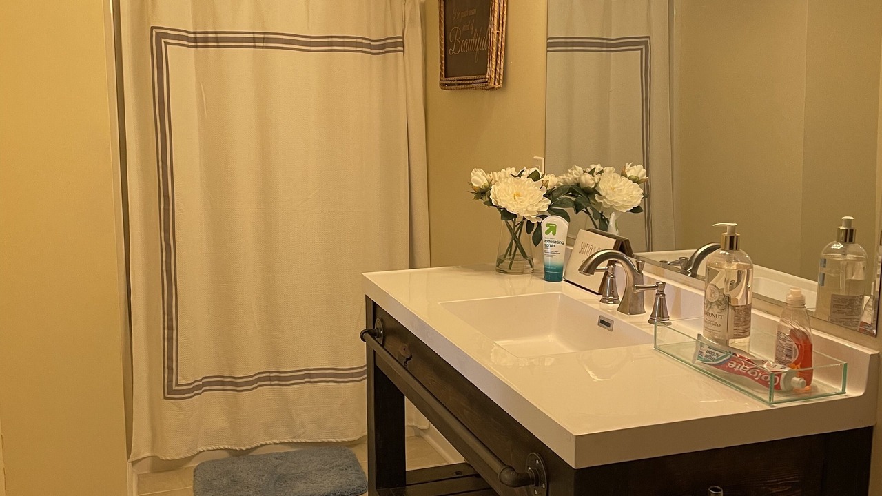 Photo of Bathroom in Linn Valley