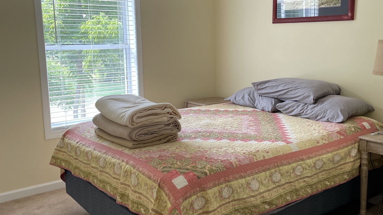 Photo of Bedroom in Linn Valley