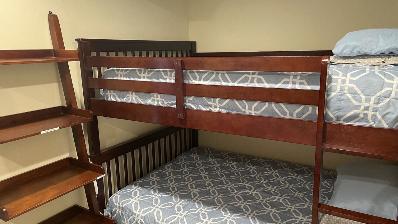 Photo of Bedroom in Linn Valley