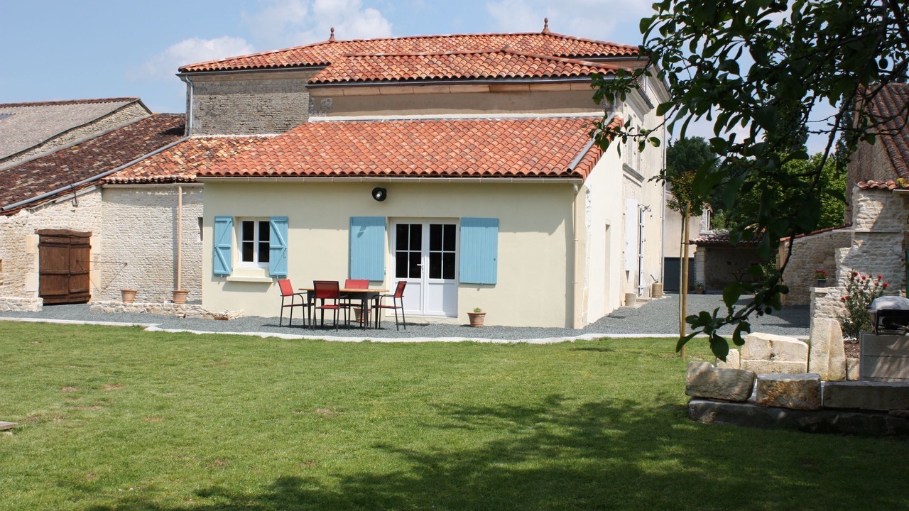 Photo of Outdoor in Nantille