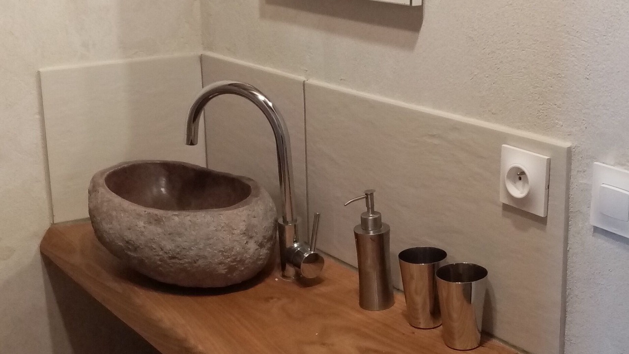 Photo of Bathroom in Nantille