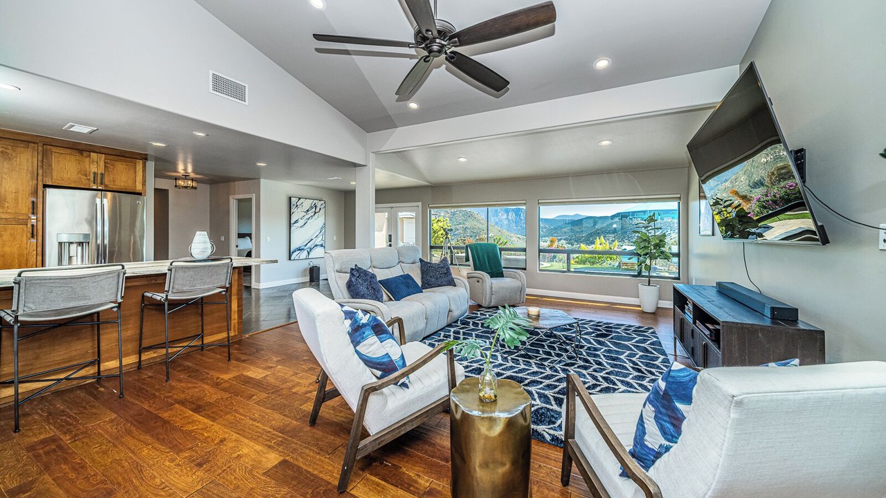 Photo of Bedroom in Lakeside