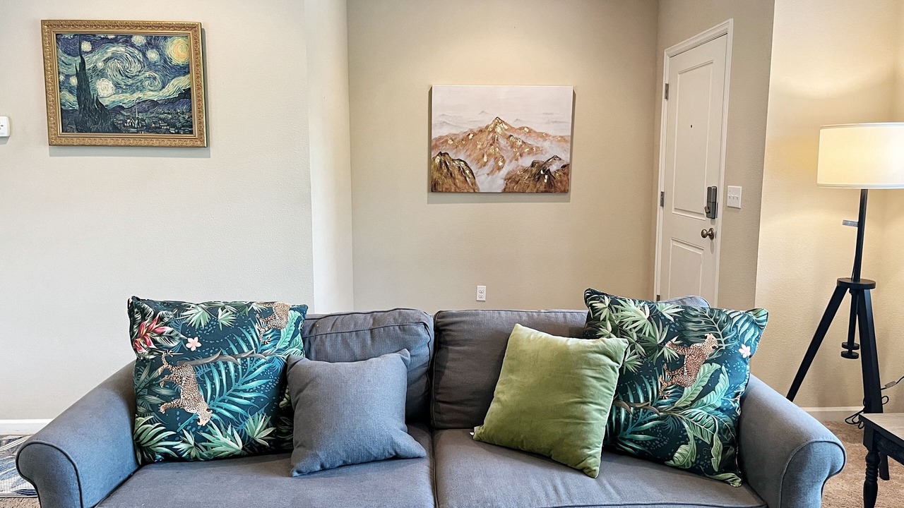 Photo of Livingroom in North Bethany