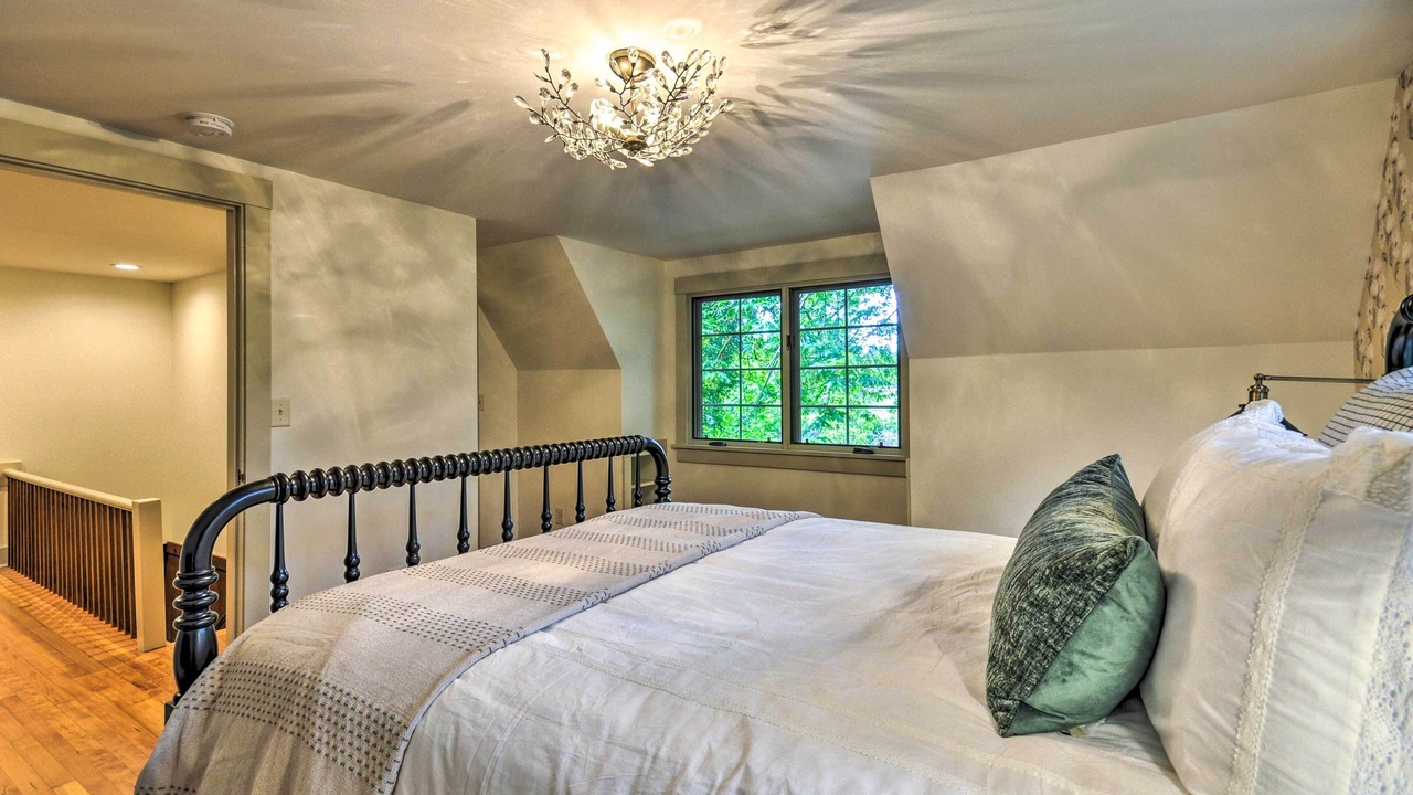 Photo of Bedroom in Carver