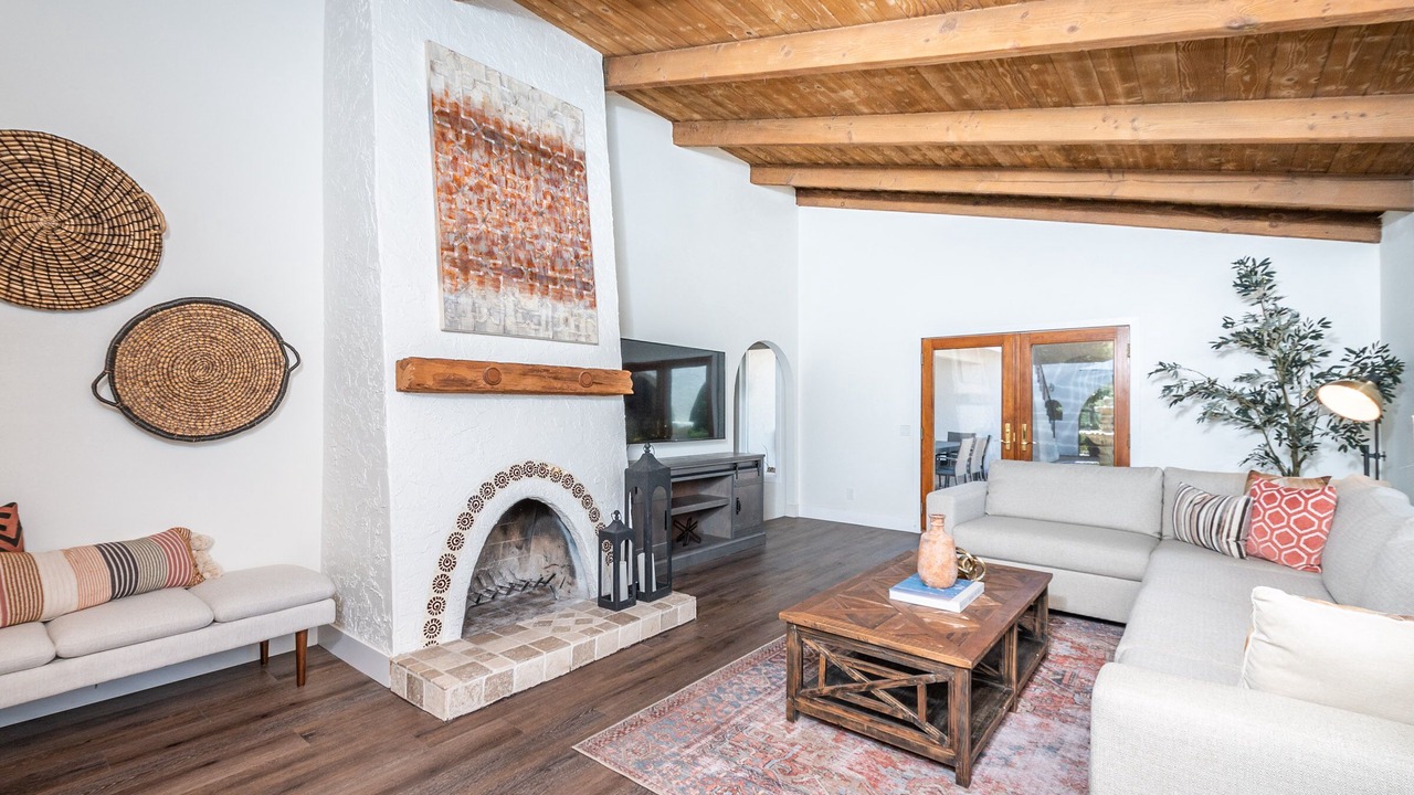 Photo of Livingroom in East Canyon