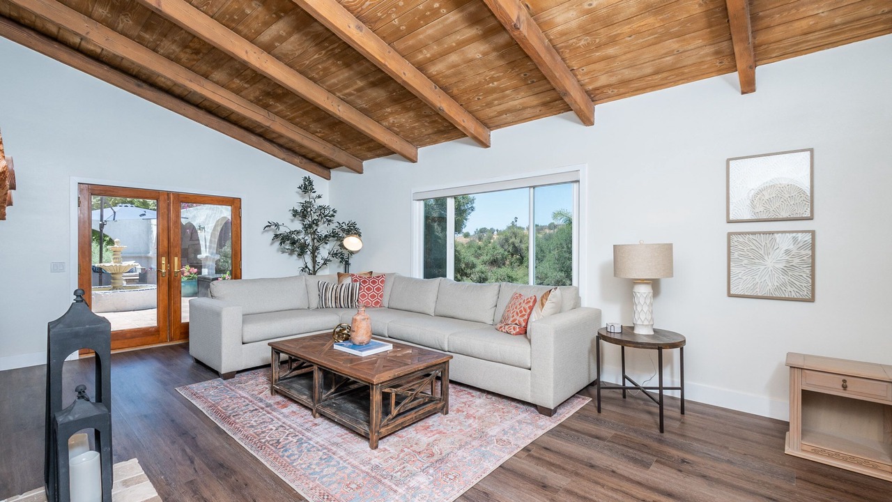 Photo of Livingroom in East Canyon