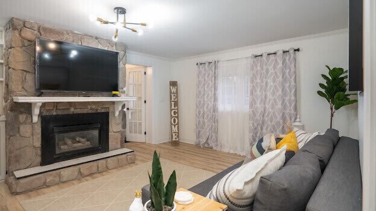 Photo of Livingroom in Sarnia