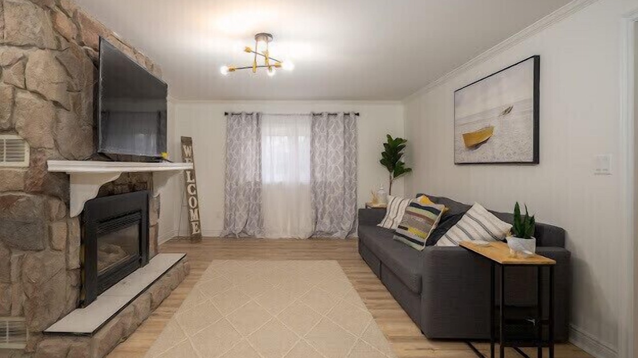 Photo of Livingroom in Sarnia